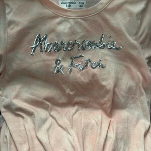 A&F Kids twist-front logo tee (sparkling letters)
